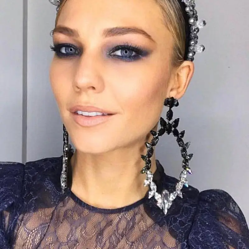 Fashion Luxury Alloy Big Geometric Sliver Diamond Rhinestone Oval Earrings For Girls, Picture
Fashion Luxury Alloy Big Geometric Sliver Diamond Rhinestone Oval Earrings For Girls, Picture