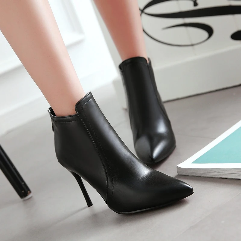 Winter Fashion Pointed Head Back Zip High-heeled Women's Boots Stilettos Large Size, Black red
Winter Fashion Pointed Head Back Zip High-heeled Women's Boots Stilettos Large Size, Black red