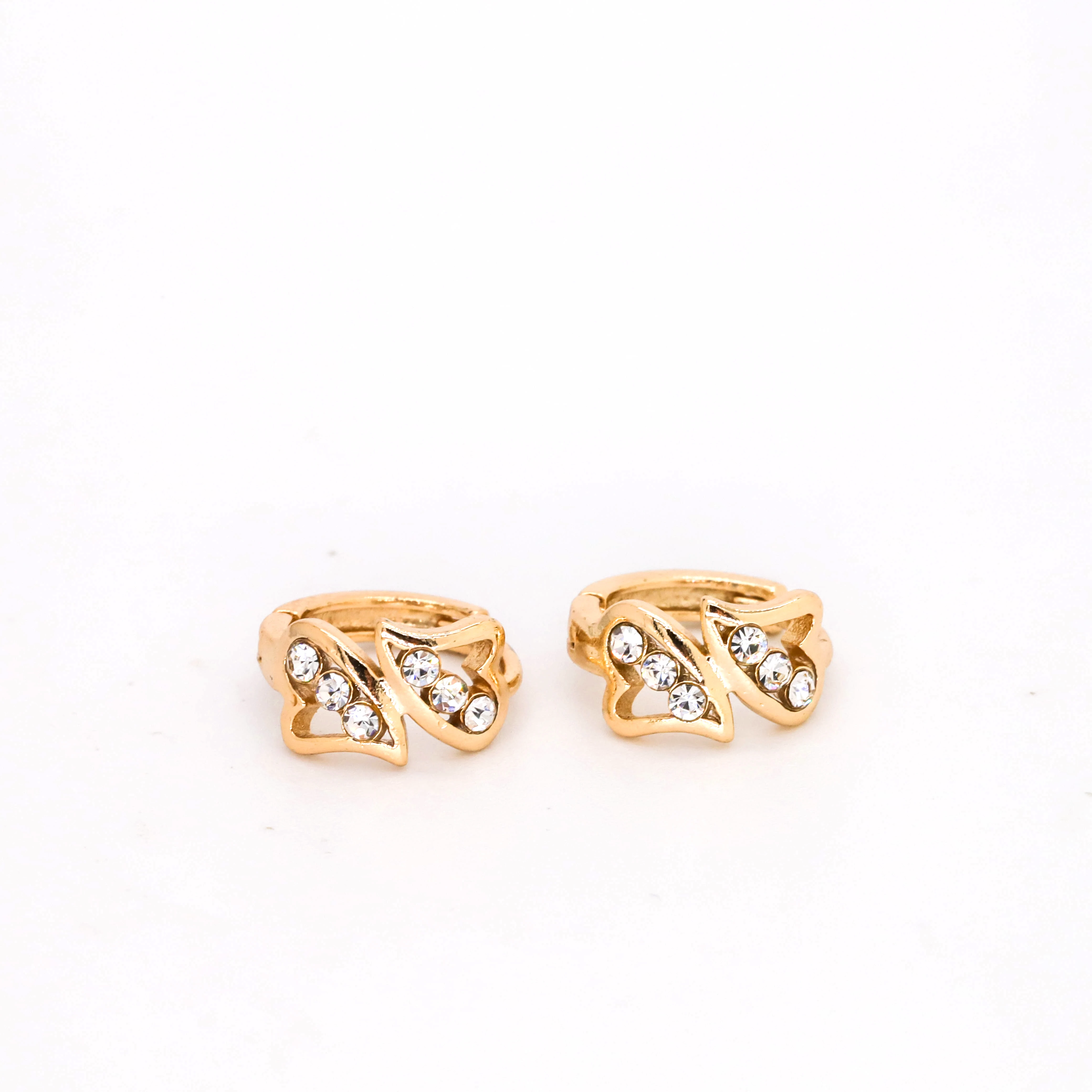 Wholesale hot selling delicate heart charm earrings hoop 18k gold earrings for party anniversary wedding
Wholesale hot selling delicate heart charm earrings hoop 18k gold earrings for party anniversary wedding
