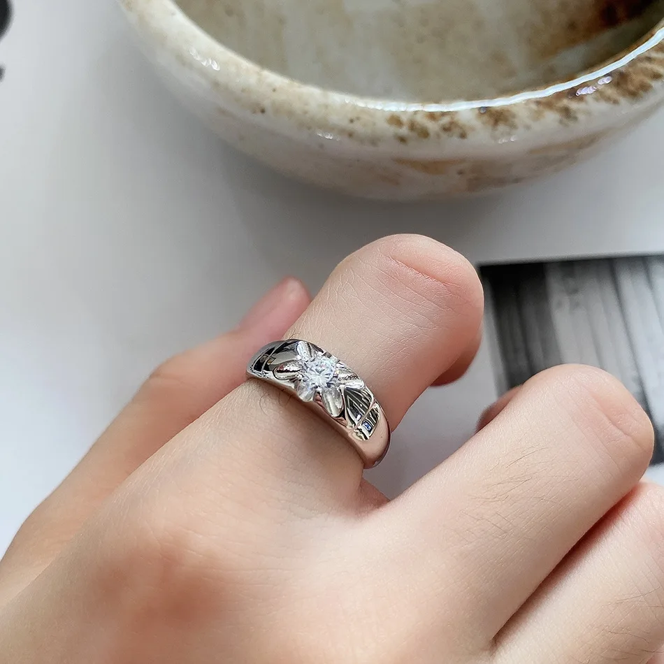 Korea S925 Sterling Silver Diamond Charm Rings Simple 18K Gold Plated Crystal Cubic Zirconia CZ Finger Rings For Women
Korea S925 Sterling Silver Diamond Charm Rings Simple 18K Gold Plated Crystal Cubic Zirconia CZ Finger Rings For Women