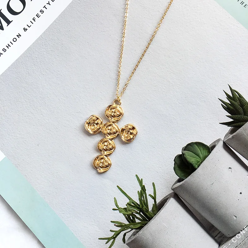 Trendy Carved Rose Flower Creative Cross Pendant Necklace Popular Simple Alloy Sweater Chain Women Retro Jewelry 202104
Trendy Carved Rose Flower Creative Cross Pendant Necklace Popular Simple Alloy Sweater Chain Women Retro Jewelry 202104