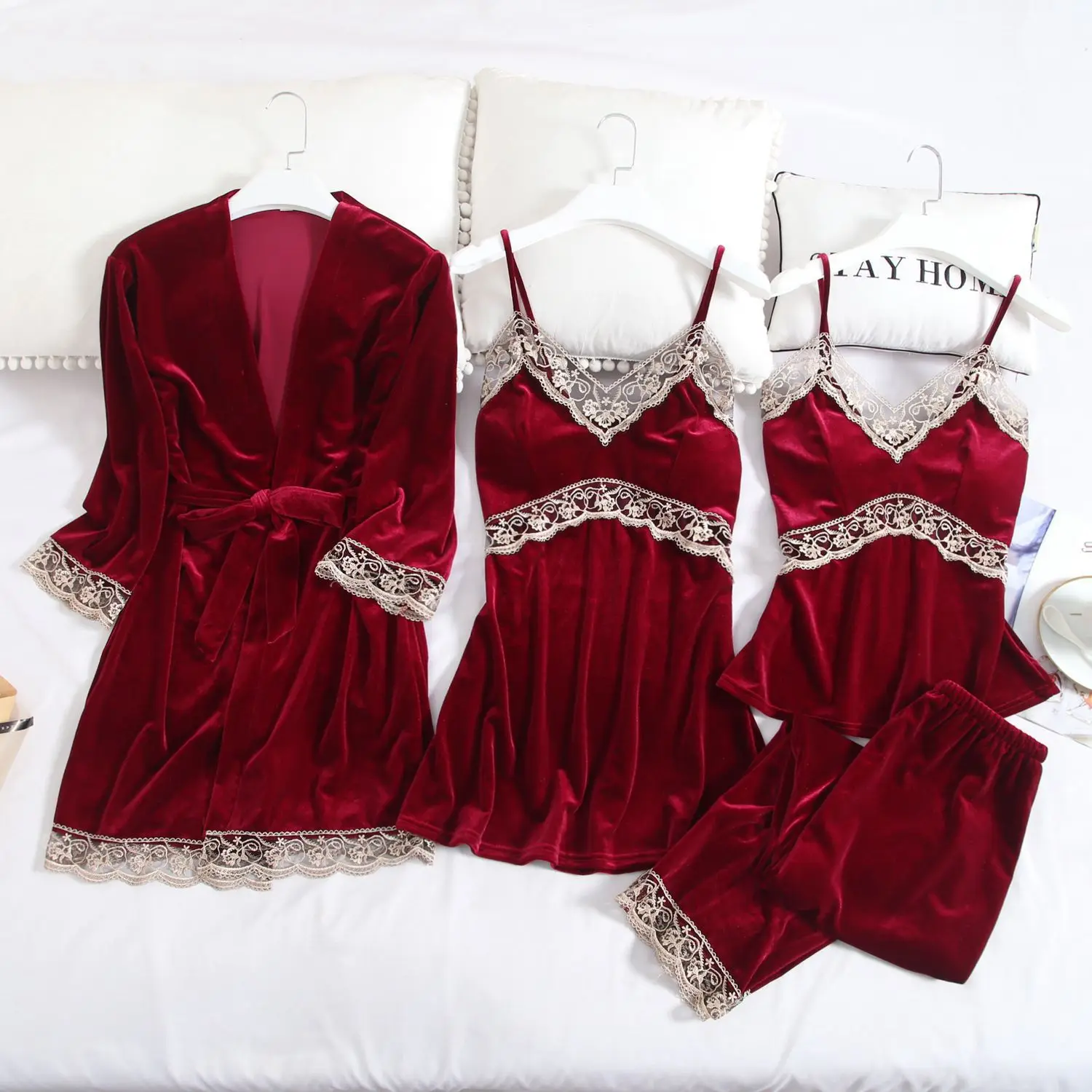 Gold Velvet Pijamas Female Autumn And Winter Sexy Pajamas With Chest Pad Long Sleeves Women'S Sleepwear The Four-Piece Home Wear, Customized color
Gold Velvet Pijamas Female Autumn And Winter Sexy Pajamas With Chest Pad Long Sleeves Women'S Sleepwear The Four-Piece Home Wear, Customized color