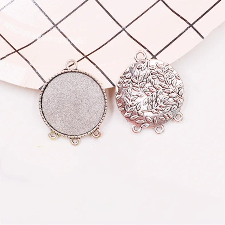 Antique Silver Tone Bronze Round Gold And Silver Filament Leaves Chain 30mm Reliefs Blank Pendant Tray, Antique silver tone/antique bronze
Antique Silver Tone Bronze Round Gold And Silver Filament Leaves Chain 30mm Reliefs Blank Pendant Tray, Antique silver tone/antique bronze