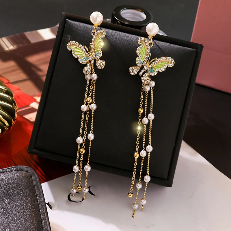 Korean version of the new pearl tassel women's jewelry fashion temperament butterfly earrings
Korean version of the new pearl tassel women's jewelry fashion temperament butterfly earrings
