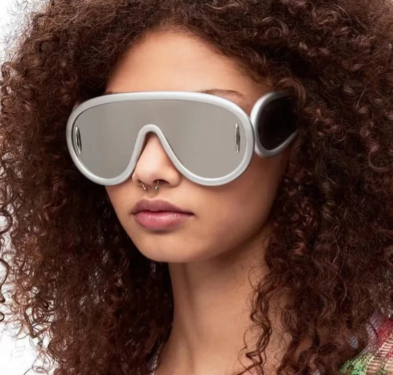 New Trend Oversized One Piece Designer Steam Punk Style Unisex Big Frame Fashion Sunglasses
New Trend Oversized One Piece Designer Steam Punk Style Unisex Big Frame Fashion Sunglasses
