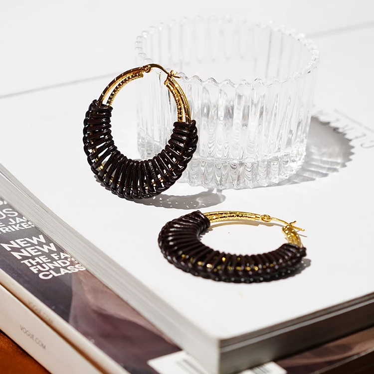 Autumn Winter Newest Women Jewelry Vintage Hand Woven Leather Wire Earrings Designer Leather Decorative Hoop Earrings, Shiny gold or customized
Autumn Winter Newest Women Jewelry Vintage Hand Woven Leather Wire Earrings Designer Leather Decorative Hoop Earrings, Shiny gold or customized