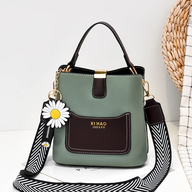 Leisure thick chain fashion candy partysu Fashion stripes mellifluous simple style shoulder bag
Leisure thick chain fashion candy partysu Fashion stripes mellifluous simple style shoulder bag