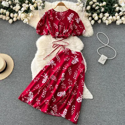 Summer Holiday style suit women's bubble sleeve short top high waisted A-line skirt two piece suit 2 Piece Set
Summer Holiday style suit women's bubble sleeve short top high waisted A-line skirt two piece suit 2 Piece Set