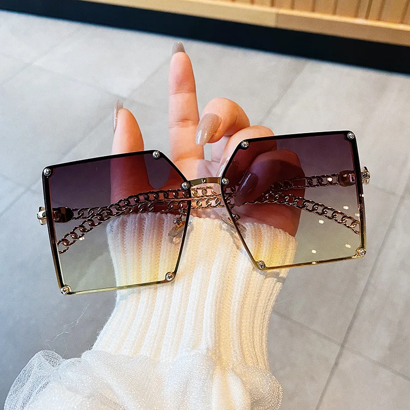 2021 Classic design large frame Metal Frame Square Rivet hollow out Chain Sunglasses Oversize Gradient Alloy Chain Sun Glasses
2021 Classic design large frame Metal Frame Square Rivet hollow out Chain Sunglasses Oversize Gradient Alloy Chain Sun Glasses