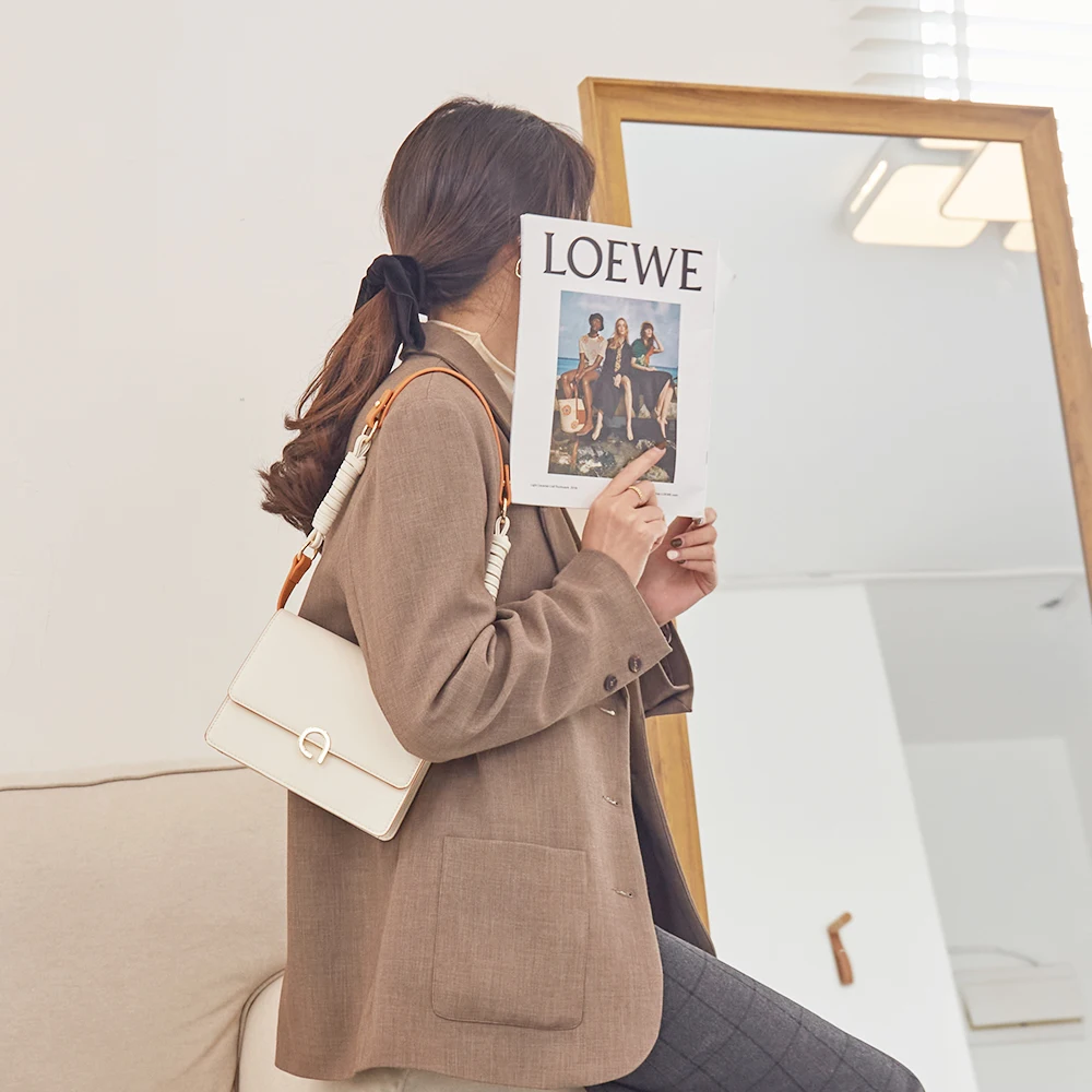New Arrival Small Square Sing Handbag And Purse One-Shoulder Bag For Women, 2 colors in stock
New Arrival Small Square Sing Handbag And Purse One-Shoulder Bag For Women, 2 colors in stock