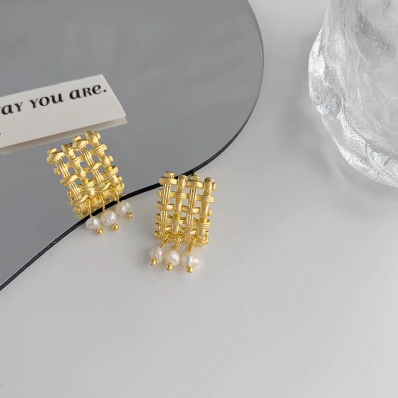 Vershal D-82 Korean 18k Gold Plated Retro Handmade Square Pearl Stud Earrings For Women
Vershal D-82 Korean 18k Gold Plated Retro Handmade Square Pearl Stud Earrings For Women