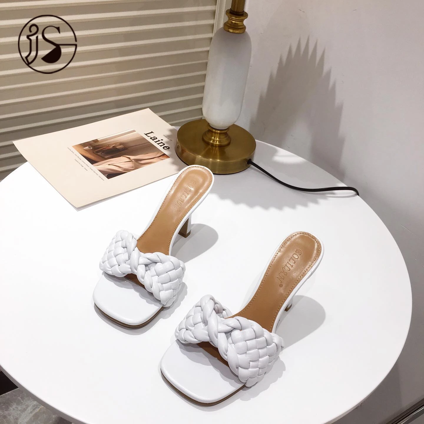 wholesale fancy weave ladies shoes 2021 colorful light weight women slippers casual fashion slides women, Picture
wholesale fancy weave ladies shoes 2021 colorful light weight women slippers casual fashion slides women, Picture