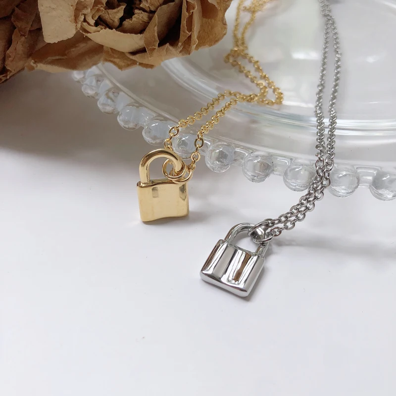 18K Gold Plated Chunky Pad Lock Necklace Hollow Irregular Pendants for Necklace Simple Minimalist Stainless Steel Jewelry Hot, Gold/silver
18K Gold Plated Chunky Pad Lock Necklace Hollow Irregular Pendants for Necklace Simple Minimalist Stainless Steel Jewelry Hot, Gold/silver