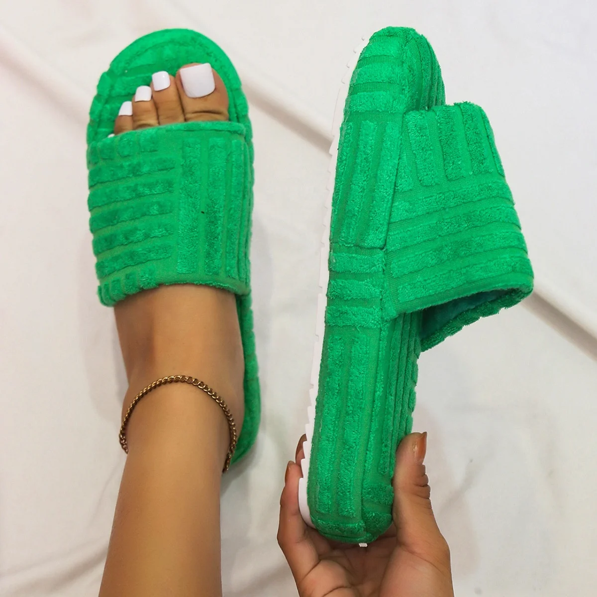 2022 Fashion Green Orange Pink Fur Slides Shoes Thick Sole Flat Plush Pumps Terry Towel Strip Home Slippers For Women And Ladies, Black white green orange pink
2022 Fashion Green Orange Pink Fur Slides Shoes Thick Sole Flat Plush Pumps Terry Towel Strip Home Slippers For Women And Ladies, Black white green orange pink