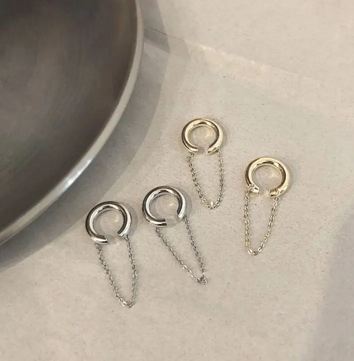 Non-pierced ear buckle earrings female vintage ins wind chain earrings new trendy personality design ear buckles
Non-pierced ear buckle earrings female vintage ins wind chain earrings new trendy personality design ear buckles
