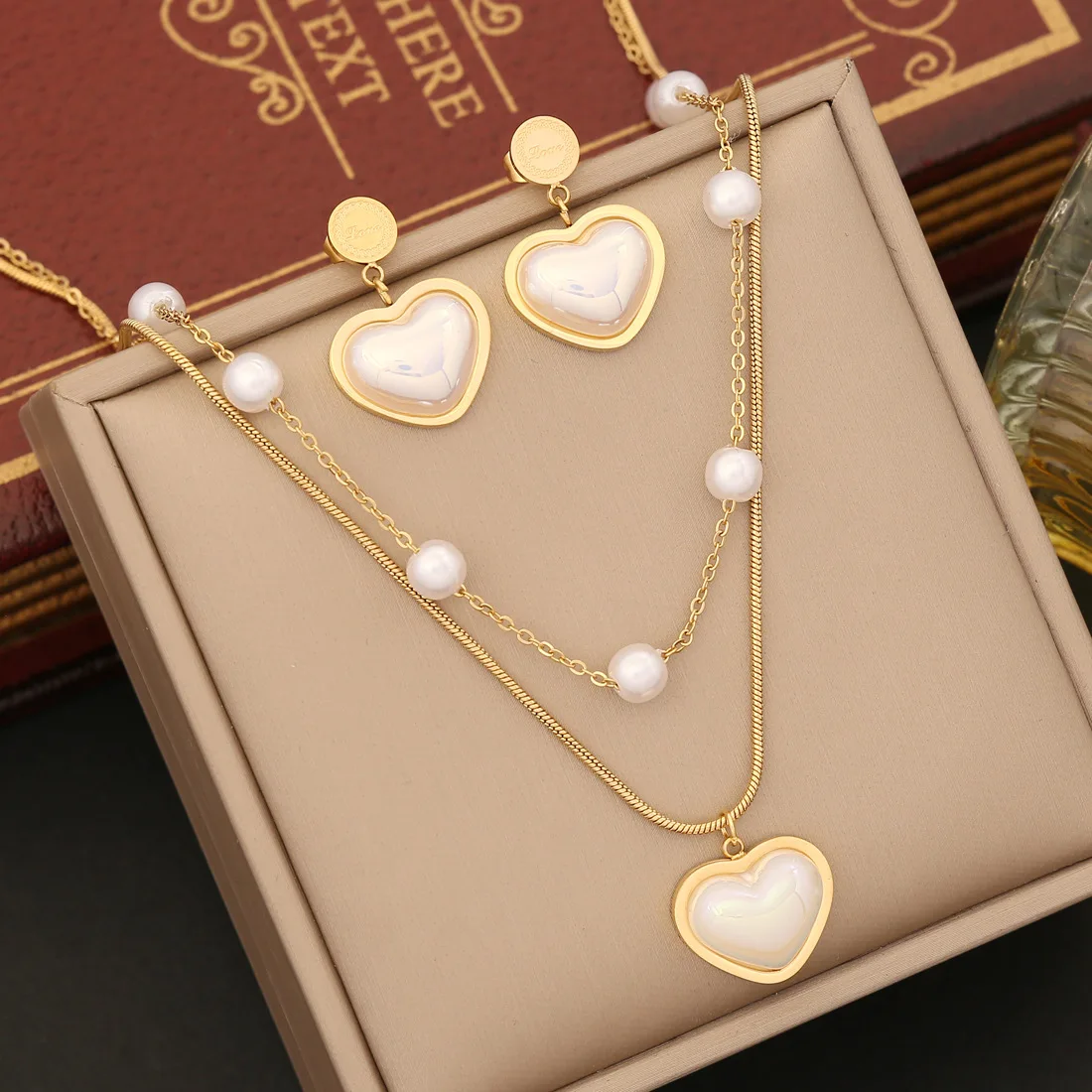 2023 New Fashion Jewelry Set Stainless Steel Party Snake Chain Double Stacked Pearl Heart Necklace
2023 New Fashion Jewelry Set Stainless Steel Party Snake Chain Double Stacked Pearl Heart Necklace