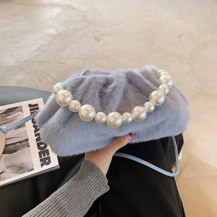 Wholesale Winter New Cloud Hairy Bag Version Of The Wild Pearl Handbag Ins Single Shoulder Small Bag Women Handbags, Gray, blue, black, pink, white
Wholesale Winter New Cloud Hairy Bag Version Of The Wild Pearl Handbag Ins Single Shoulder Small Bag Women Handbags, Gray, blue, black, pink, white