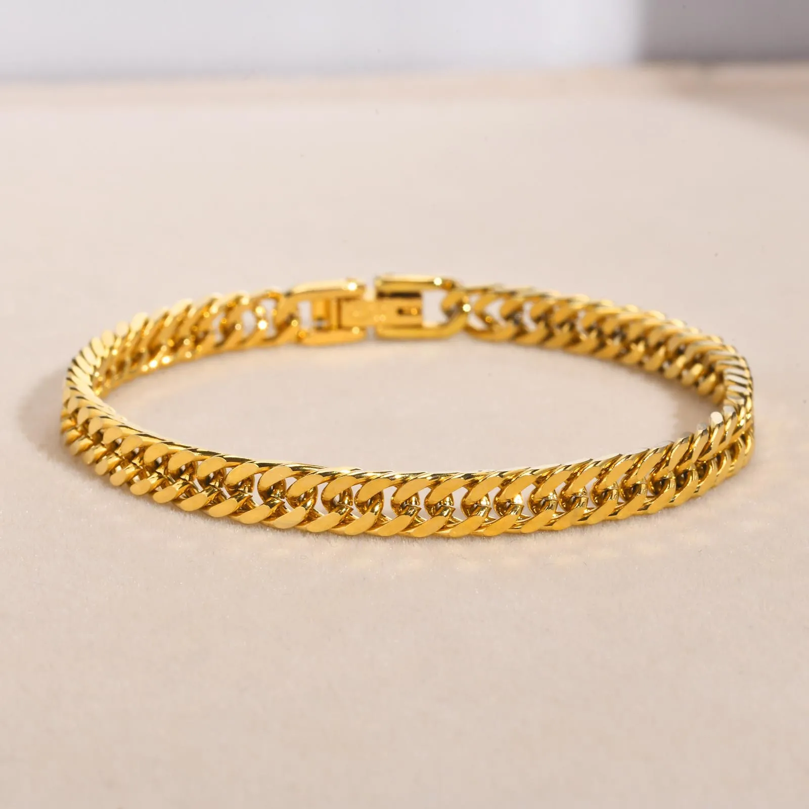 Hip Hop 18K Gold Bracelet Stainless Steel Chain Link Fashion Jewelry Wholesale Bracelet Cuban Waterproof Men Women
Hip Hop 18K Gold Bracelet Stainless Steel Chain Link Fashion Jewelry Wholesale Bracelet Cuban Waterproof Men Women