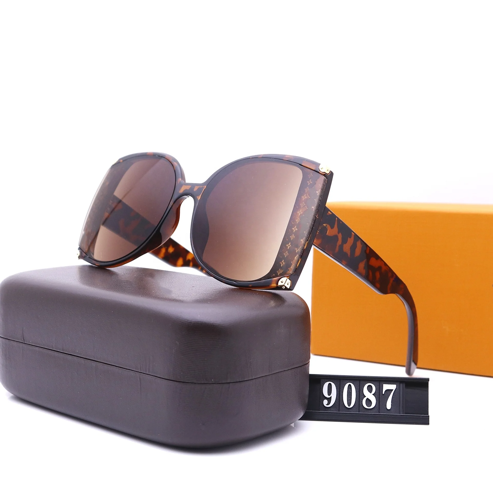 Brand names sunglasses 2022 glasses luxury women sun glasses V Fashion Design for Girls resin sunglasses
Brand names sunglasses 2022 glasses luxury women sun glasses V Fashion Design for Girls resin sunglasses