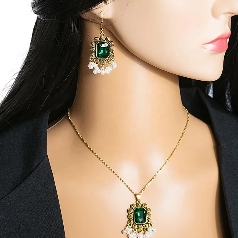 Retro Pearl Earrings Temperament High Emerald Square Ring Exaggerated Personality Fashion Jewelry Set
Retro Pearl Earrings Temperament High Emerald Square Ring Exaggerated Personality Fashion Jewelry Set
