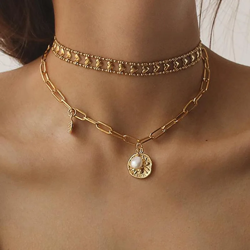 INS Vintage 18K Gold Plated Brass Baroque Freshwater Pearl Star Insect Coin Pendant Oval Chunky Chain Choker Necklace 
INS Vintage 18K Gold Plated Brass Baroque Freshwater Pearl Star Insect Coin Pendant Oval Chunky Chain Choker Necklace