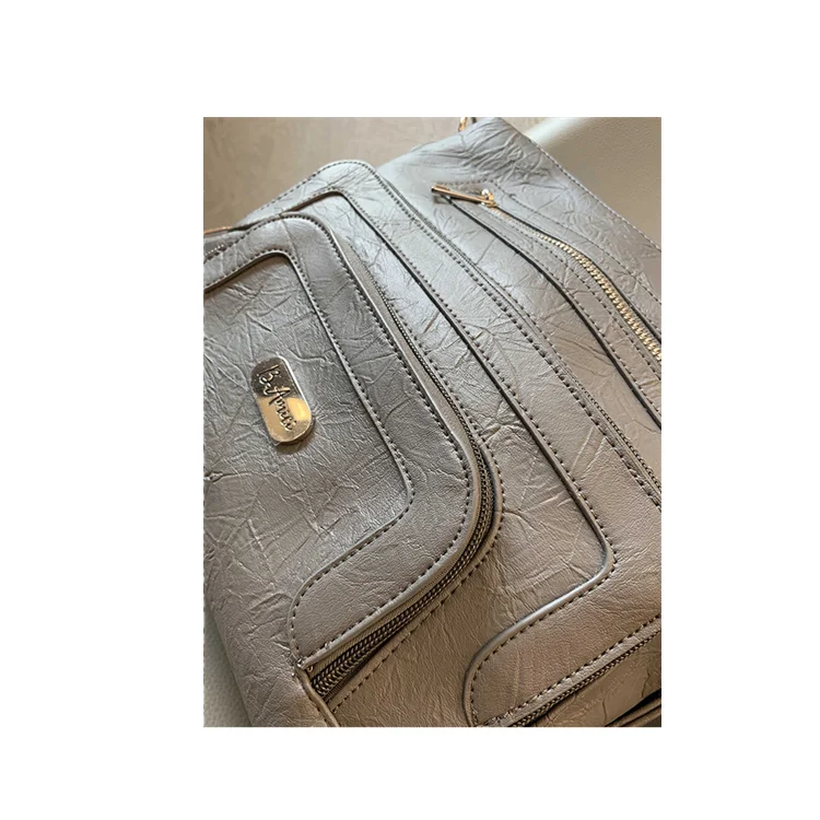 Factory direct sale high quality Nancy bonded leather messenger bag fashion portable handbag
Factory direct sale high quality Nancy bonded leather messenger bag fashion portable handbag