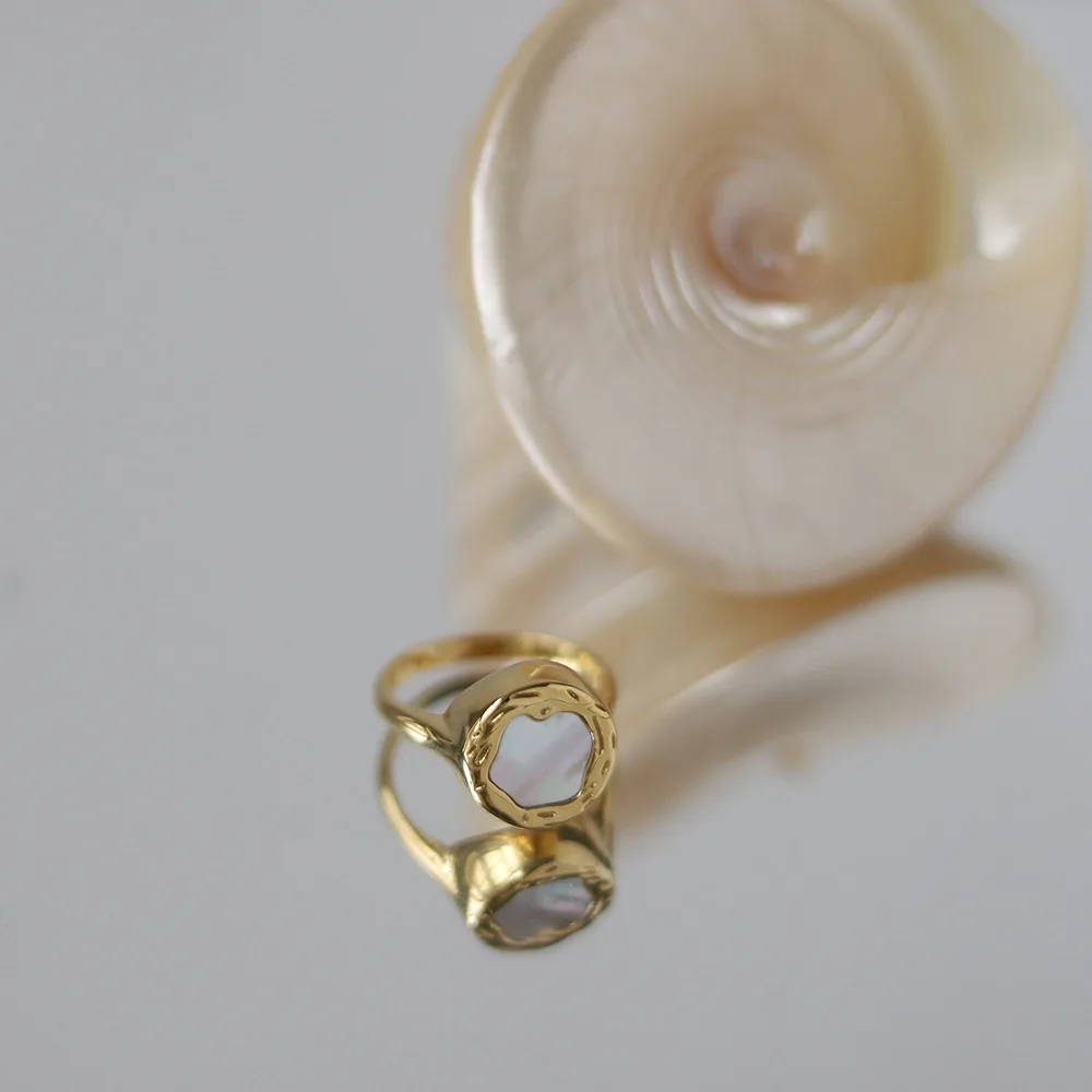 Wholesale Custom 18K Gold Plated White Shell Signet Ring Jewelry Stainless Steel Flower Shell Rings for Women
Wholesale Custom 18K Gold Plated White Shell Signet Ring Jewelry Stainless Steel Flower Shell Rings for Women