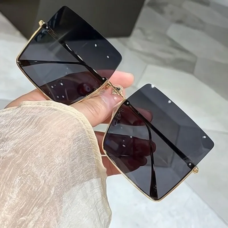 New custom logo metal half frame anti-UV400 fashion sunglasses for women, As the picture shows
New custom logo metal half frame anti-UV400 fashion sunglasses for women, As the picture shows