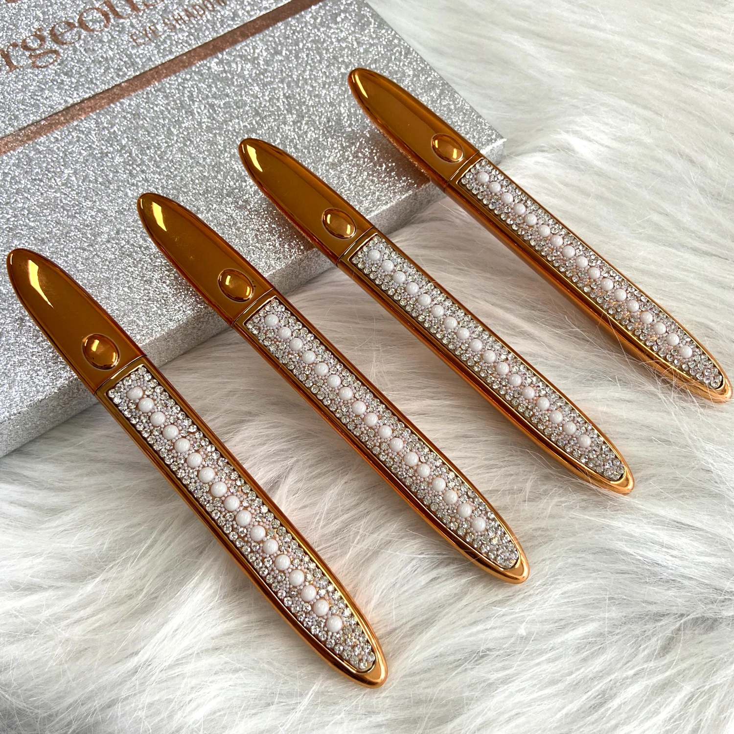 Bling Bling Eyeliner Pen Mineral Material No Harm To Skin Black Liquid Eyeliner for False Eyelashes Eye Makeup Tools
Bling Bling Eyeliner Pen Mineral Material No Harm To Skin Black Liquid Eyeliner for False Eyelashes Eye Makeup Tools