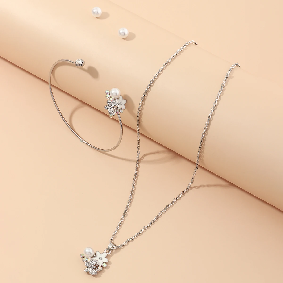High Quality Lovely Pearl Flower Bead Necklace Earrings Bracelet Jewelry Set Charm Butterfly Pendant JewelryFor Women
High Quality Lovely Pearl Flower Bead Necklace Earrings Bracelet Jewelry Set Charm Butterfly Pendant JewelryFor Women