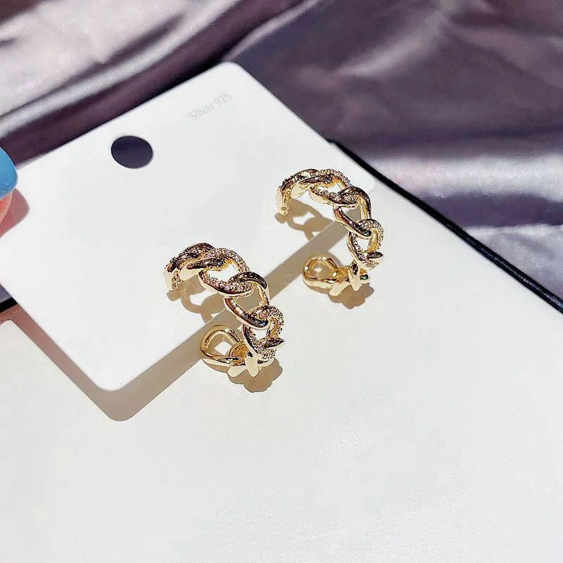 Real Gold Plating Pave Cubic Zircon Big Circle C Shape Hoop Earrings Crystal CZ Link Chain Hoop Earrings
Real Gold Plating Pave Cubic Zircon Big Circle C Shape Hoop Earrings Crystal CZ Link Chain Hoop Earrings