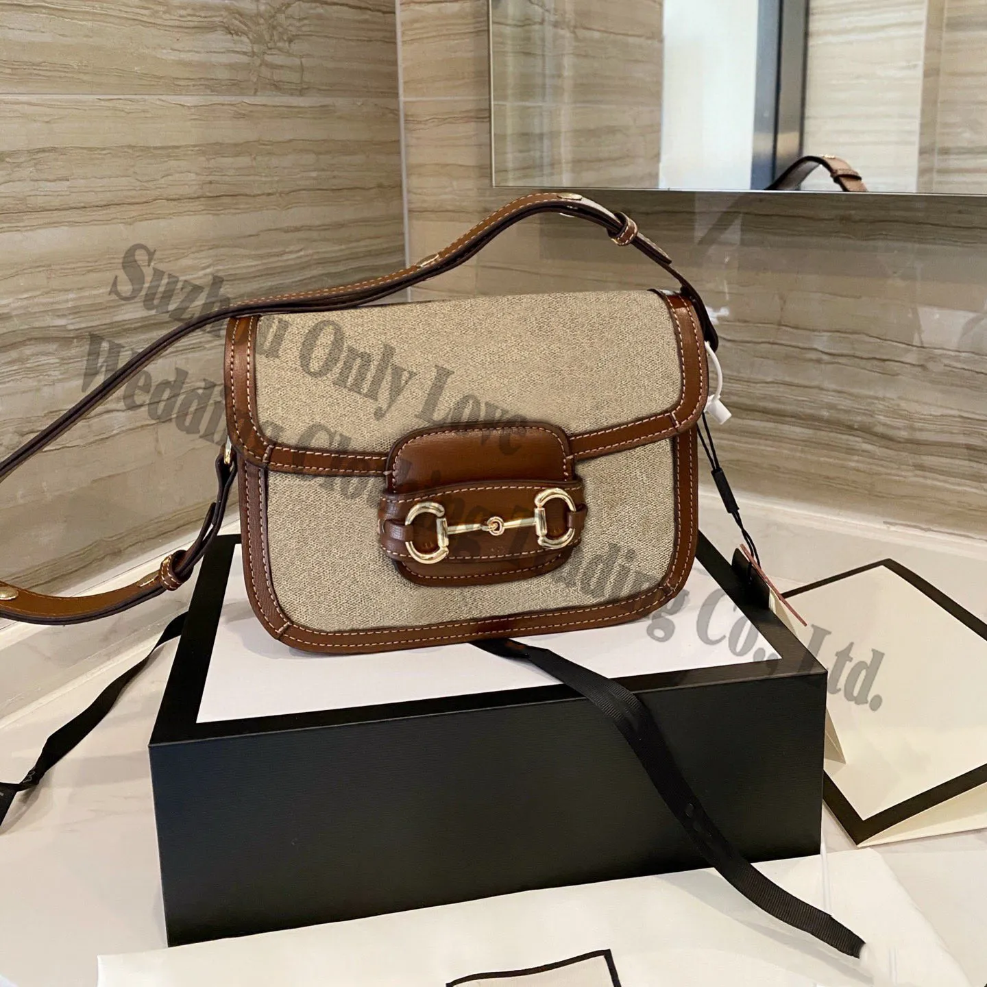 Single shoulder handbags purses TB bag women's square spring suppliers ladies handbags 2021
Single shoulder handbags purses TB bag women's square spring suppliers ladies handbags 2021