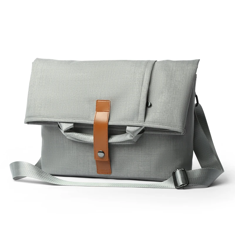 2021 designer stock men bags slim briefcase leather shoulder casual messenger roll top bag
2021 designer stock men bags slim briefcase leather shoulder casual messenger roll top bag