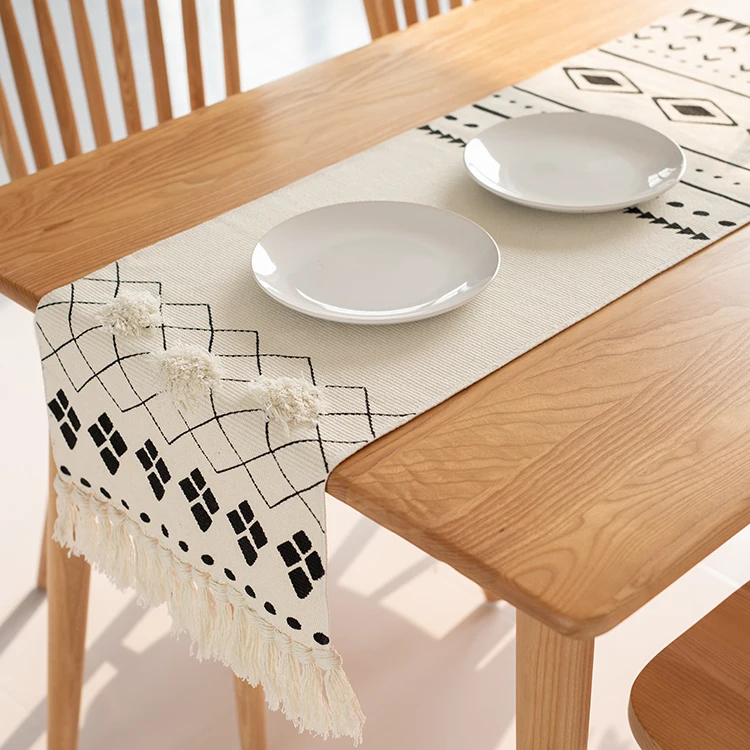 

2020 New launching hotel decorative table cloth runner Tufting Cotton Table runner with tassels, 2 patterns as pic.