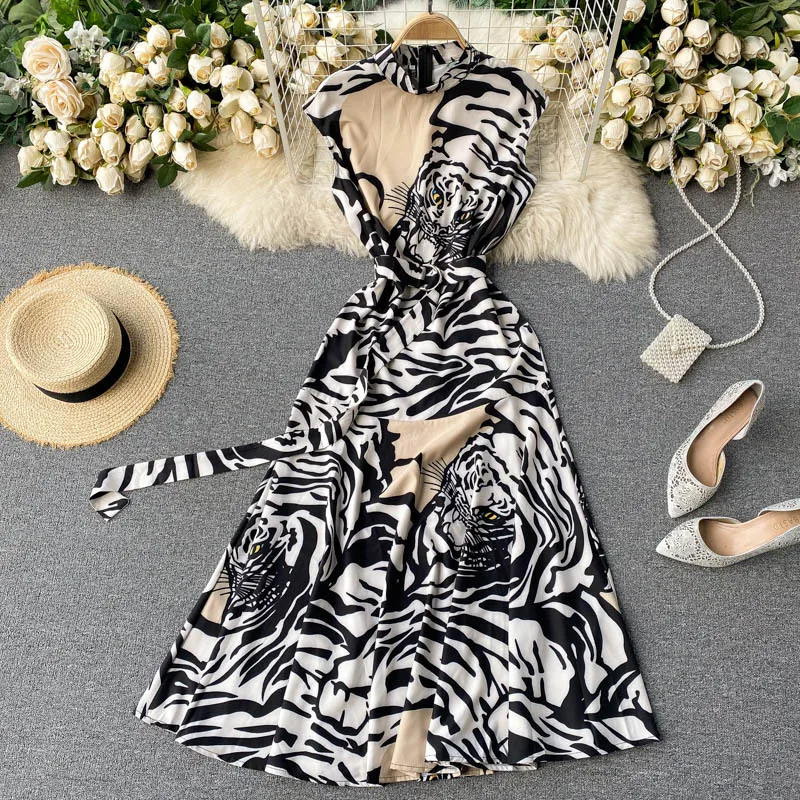 Spring European and American wind design sense printing fashionable dress goddess see show temperament round collar slim dress
Spring European and American wind design sense printing fashionable dress goddess see show temperament round collar slim dress