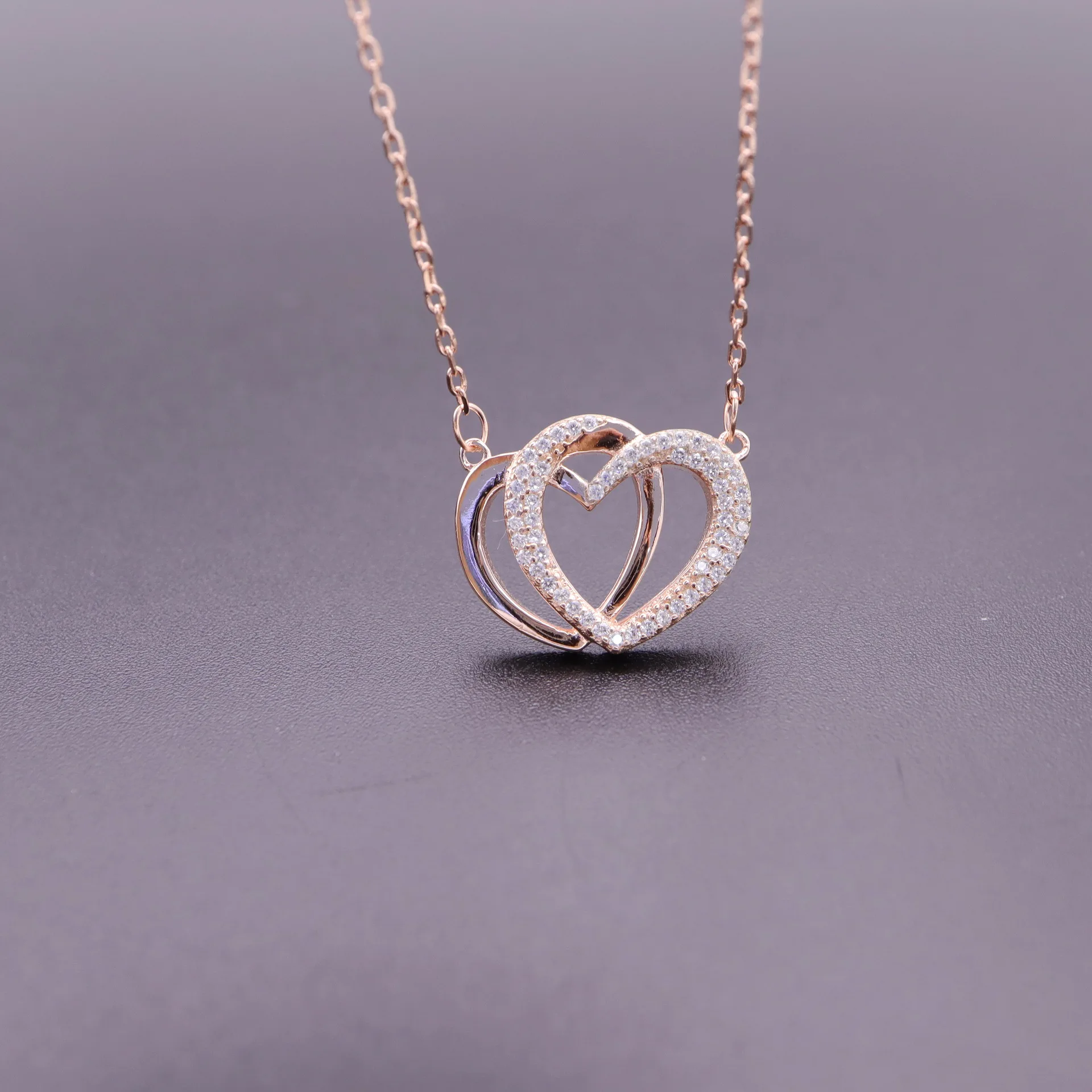 2023 Romantic Love Fashion Simple Rose Gold Necklace Sterling Silver Heart Necklace Pendant Heart
2023 Romantic Love Fashion Simple Rose Gold Necklace Sterling Silver Heart Necklace Pendant Heart