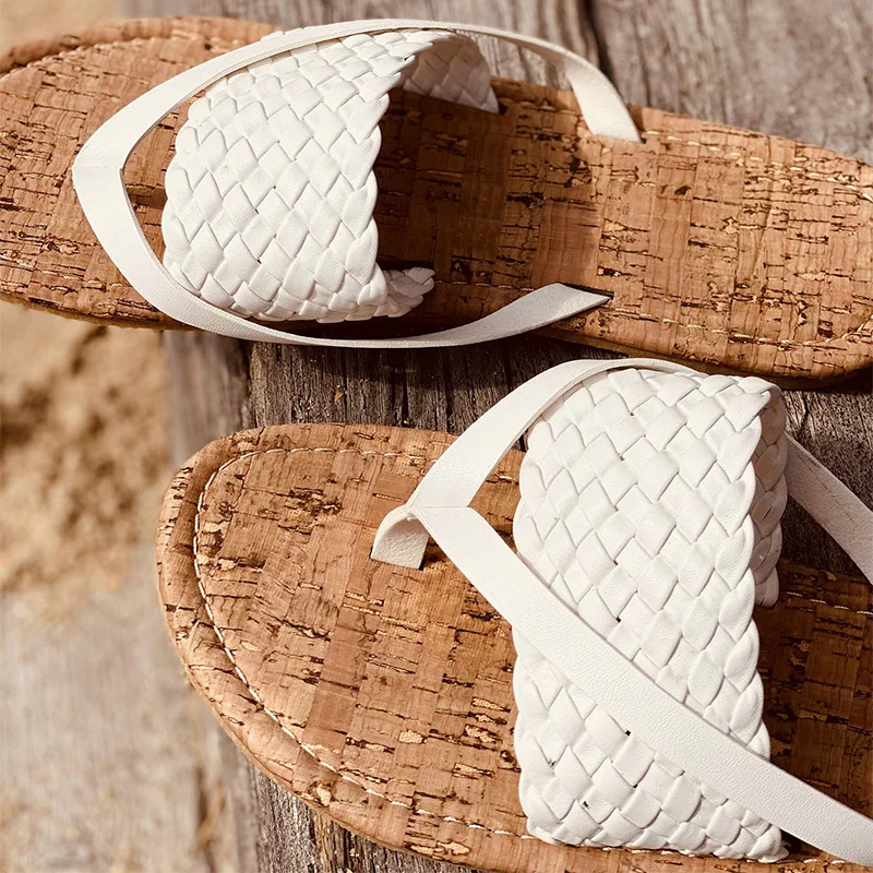 2021 designer summer beach lady feeme flat casual sandals flip flops women's sandals, As picture
2021 designer summer beach lady feeme flat casual sandals flip flops women's sandals, As picture