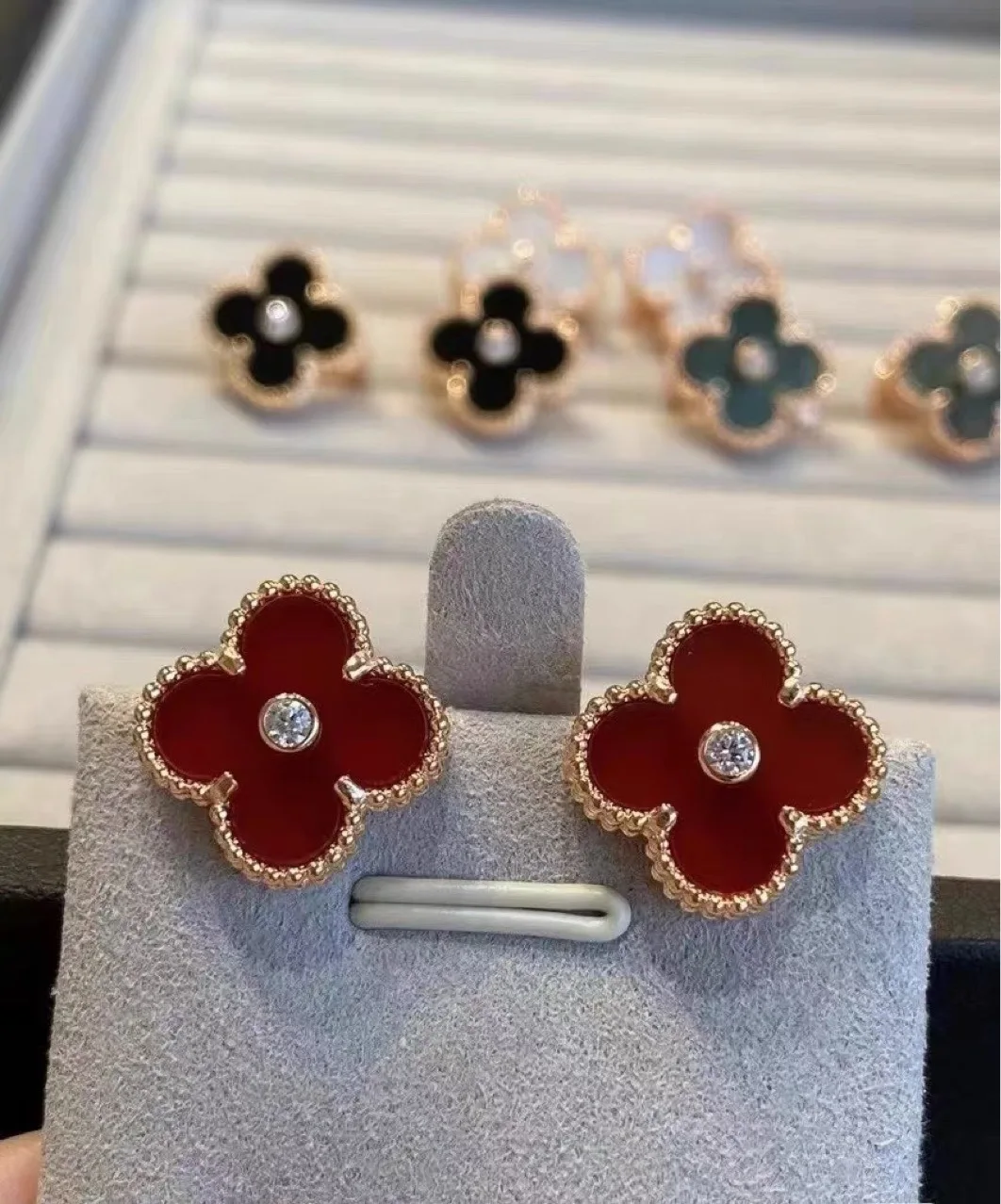 18K Genuine Gold Earring Wholesale Jewelry 18K Rose Gold Charmed Earrings 925 Sterling Silver Earring for Women Gift
18K Genuine Gold Earring Wholesale Jewelry 18K Rose Gold Charmed Earrings 925 Sterling Silver Earring for Women Gift
