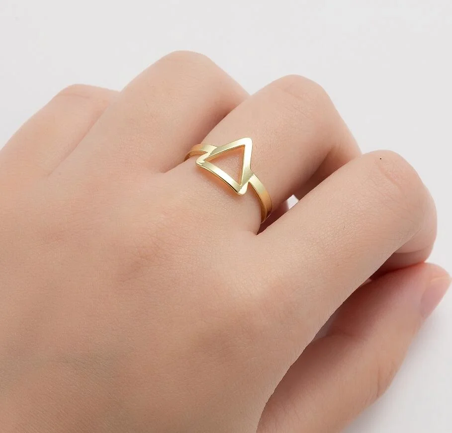 anillo European retro women simple Geometric triangle ring stainless steel hollow Finger ring female, Gold color/steel color
anillo European retro women simple Geometric triangle ring stainless steel hollow Finger ring female, Gold color/steel color