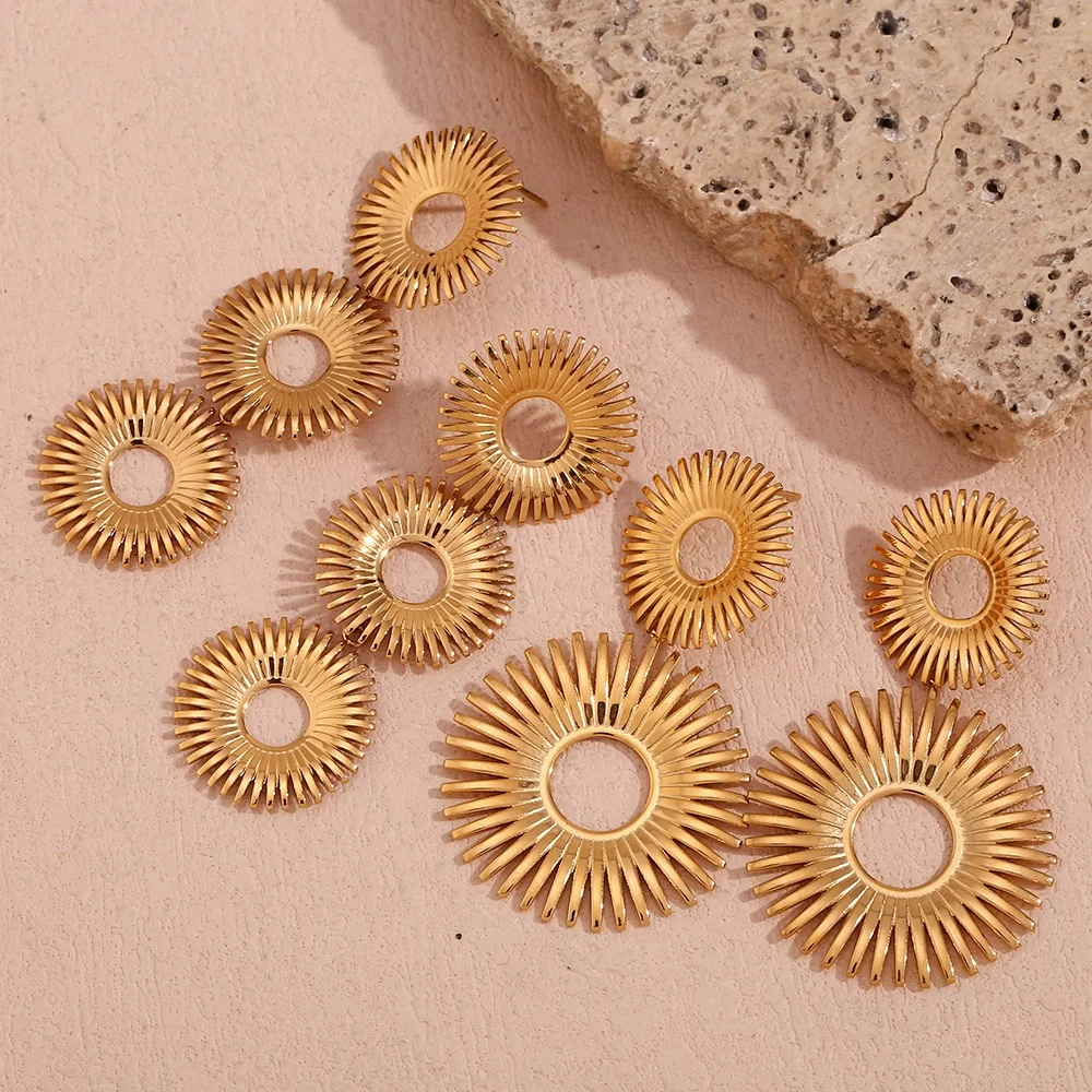 Hollow Sunflower Stud Earrings For Women Exaggerated Gold Plated Drop Earrings Stainless Steel Gift For Women
Hollow Sunflower Stud Earrings For Women Exaggerated Gold Plated Drop Earrings Stainless Steel Gift For Women