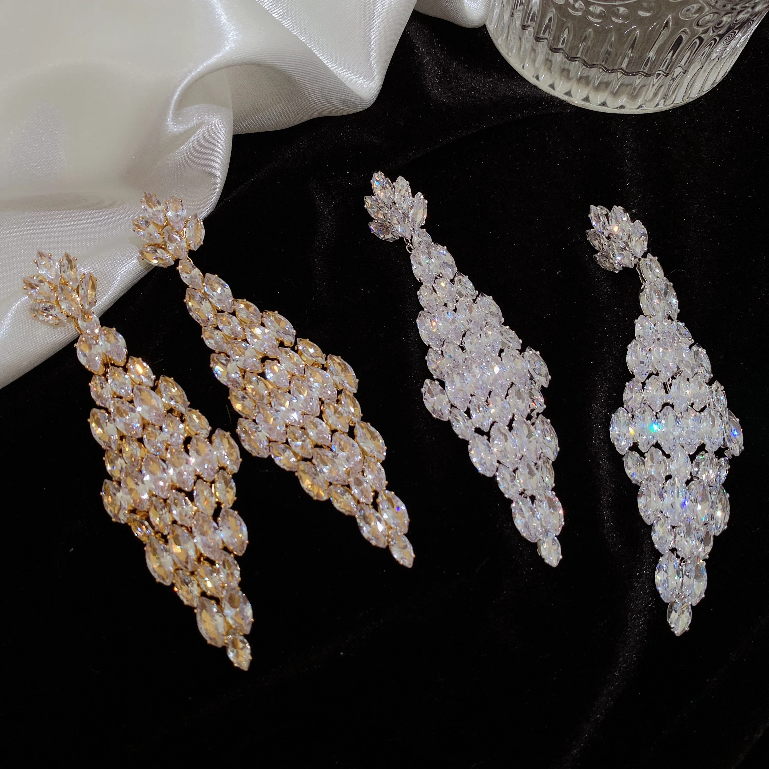 New Arrival Luxury Alloy Earring Rhinestone Zircon Shining Drop Earring Jewelry Party Accessories For Woman Girls
New Arrival Luxury Alloy Earring Rhinestone Zircon Shining Drop Earring Jewelry Party Accessories For Woman Girls