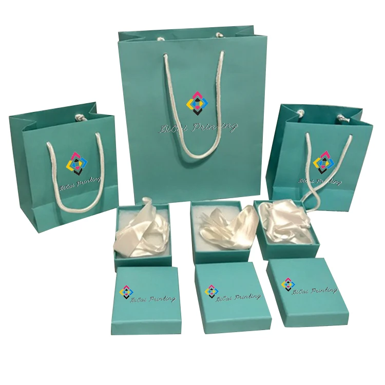 Wholesale Printed Luxury Gift Design Plain Small Paper Bag Logos con Bolsa de Compra Shopping Paper Bag Custom Logo
Wholesale Printed Luxury Gift Design Plain Small Paper Bag Logos con Bolsa de Compra Shopping Paper Bag Custom Logo