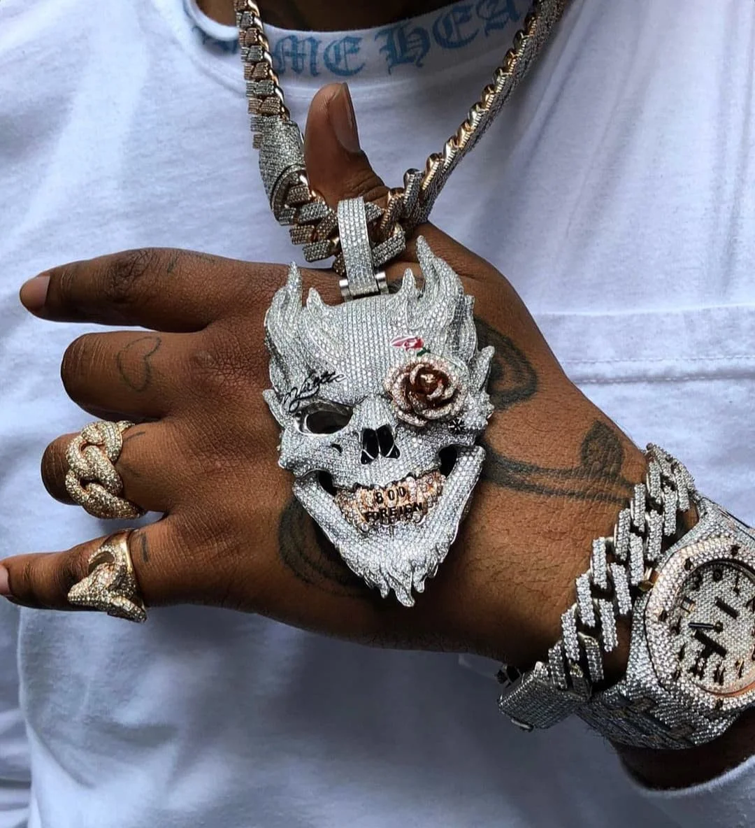 Hip Hop Personity Full Diamond White Gold Demon Dragon Skull Couple Pendant Necklaces Copper Jewelry, As pic
Hip Hop Personity Full Diamond White Gold Demon Dragon Skull Couple Pendant Necklaces Copper Jewelry, As pic