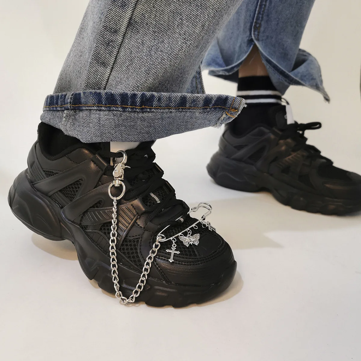 Luxury Designer Shoe Charms Metal Buckle Metal DIY Shoe Accessories shoelace Charms Designer Shoe Buckle Decorations
Luxury Designer Shoe Charms Metal Buckle Metal DIY Shoe Accessories shoelace Charms Designer Shoe Buckle Decorations