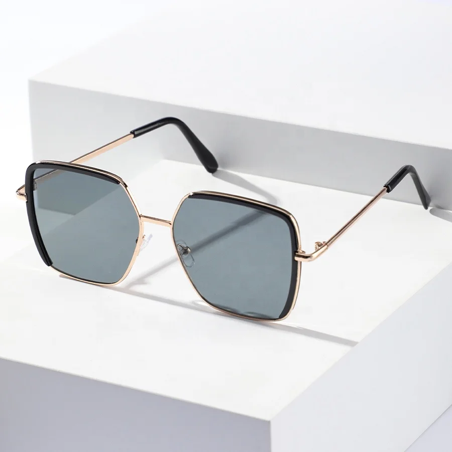 2022 Newest luxury brand designer custom logo women's big gold metal frame oversized square sun glass sunglasses
2022 Newest luxury brand designer custom logo women's big gold metal frame oversized square sun glass sunglasses