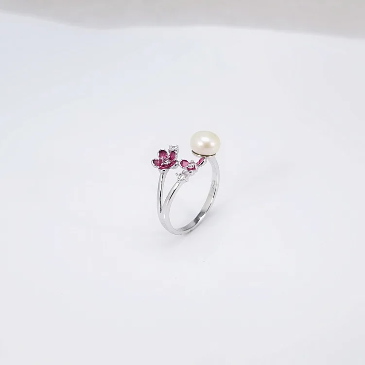 Creative S925 silver rings female freshwater natural pearl flowers rings for wholesale
Creative S925 silver rings female freshwater natural pearl flowers rings for wholesale