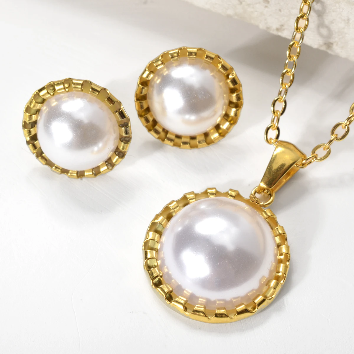 Fashion Stainless Steel Jewelry Set Fancy Heart Shape Stud Earrings Hypoallergenic Pearl Pendant Necklace
Fashion Stainless Steel Jewelry Set Fancy Heart Shape Stud Earrings Hypoallergenic Pearl Pendant Necklace