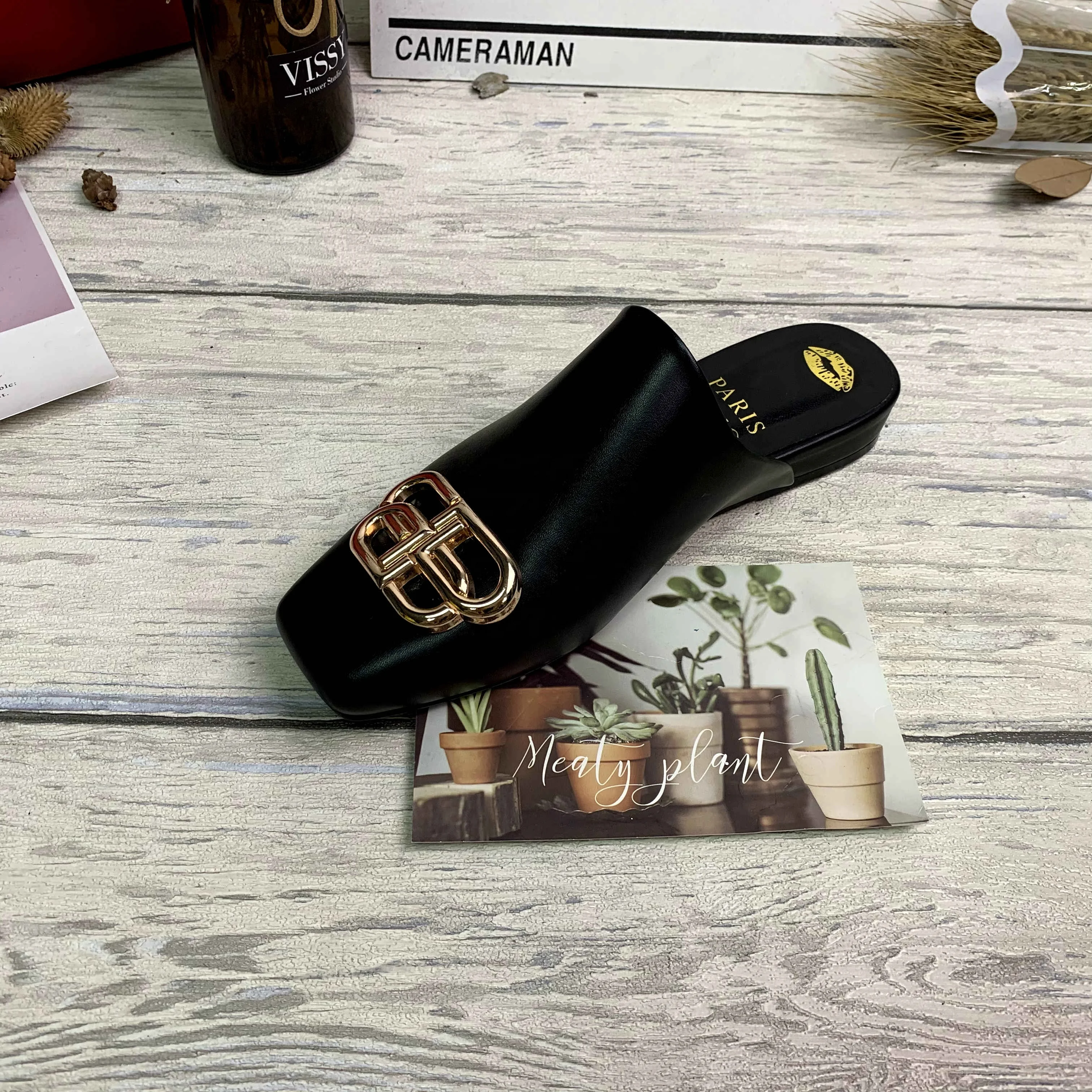 Spring new style shiny flat-bottomed fashion sandals and slippers women's shoes European and American large size wholesale, Black pink beige
Spring new style shiny flat-bottomed fashion sandals and slippers women's shoes European and American large size wholesale, Black pink beige