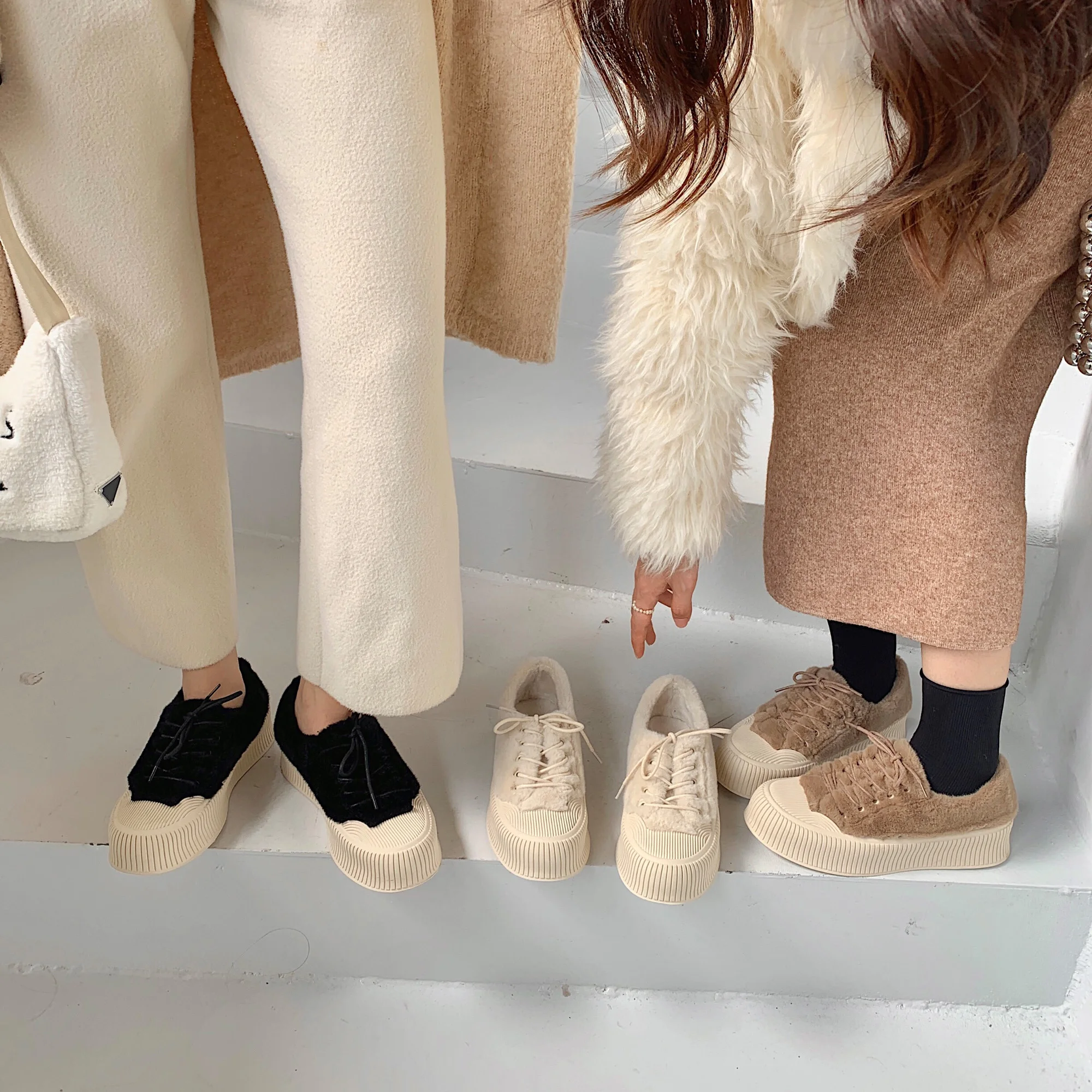 Wool shoes women wear round head lace up low top thick bottom comfortable lamb wool women's shoes flat bottomed lazy shoes Plush
Wool shoes women wear round head lace up low top thick bottom comfortable lamb wool women's shoes flat bottomed lazy shoes Plush