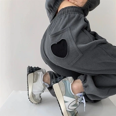 TE011 Spring White Sweatpants for Women solid loose pants with heart on pockets baggy casual trousers women
TE011 Spring White Sweatpants for Women solid loose pants with heart on pockets baggy casual trousers women